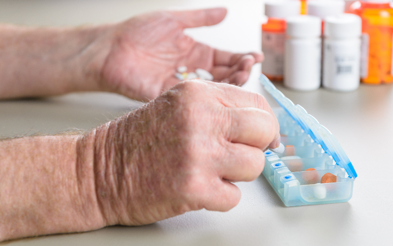 Supporting the elderly in managing their medications 