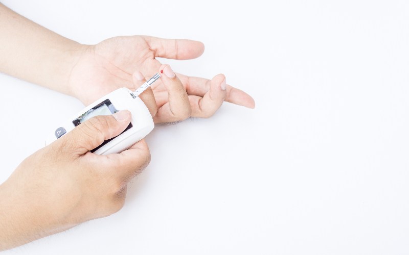 Monitoring blood glucose levels using a glucometer 